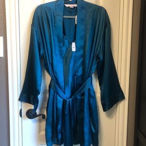 Vintage Victoria’s Secret robe and nightie set NWT